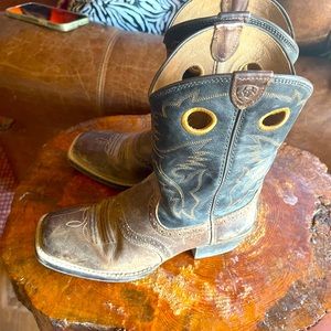 Ariat youth boots size 4.5
